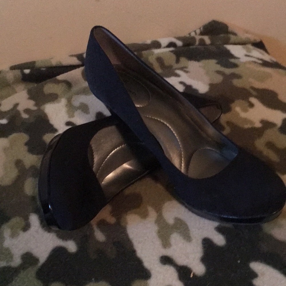Brand new never worn stylish heels